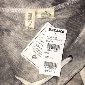 Tilly’s vneck pull over sweater NWT long sleeve